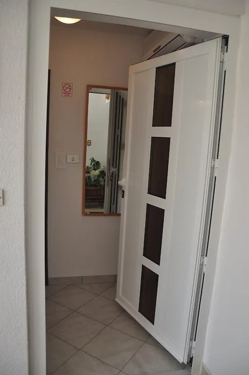 Franko Apartmani Zambratija